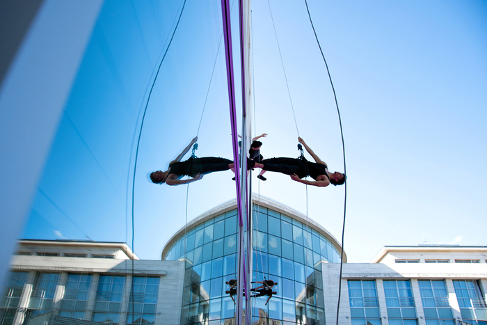 
	Dancing in the sky, on the facade of the MODEM in Debrecen? Dance at the Bartók Spring: unconventional pioneers and Hungarian stars
