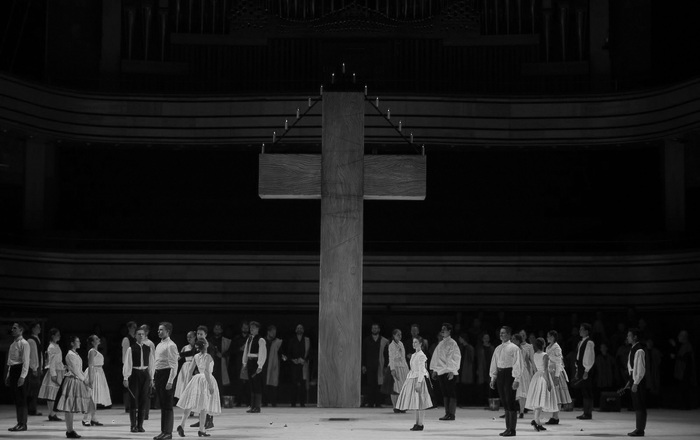 Hungarian State Folk Ensemble: His Cross Blossomed 
Photographer: Gábor Valuska / Müpa Budapest