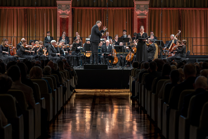 György Vashegyi with the Orfeo Orchestra and the Purcell Choir at Pesti Vigadó