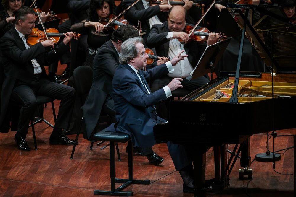 Rudolf Buchbinder and the Hungarian National Philharmonic Orchestra • 2.2 at Müpa Budapest Nagy Attila / Müpa