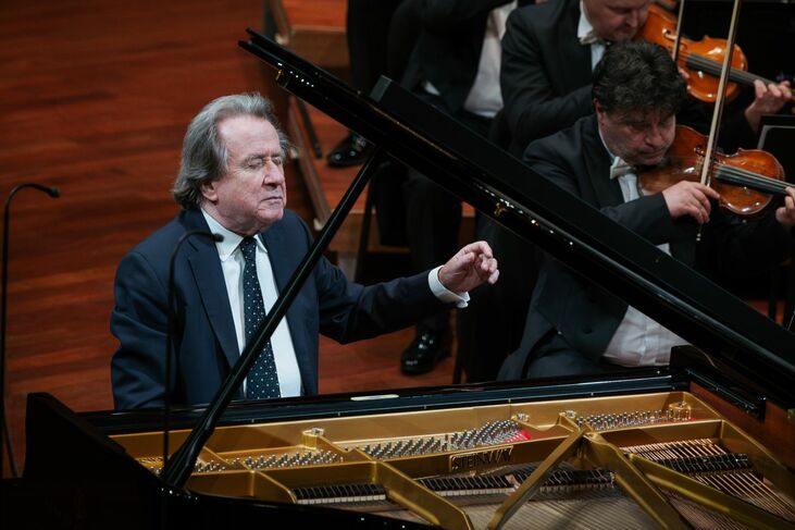 Rudolf Buchbinder and the Hungarian National Philharmonic Orchestra • 2.2 at Müpa Budapest