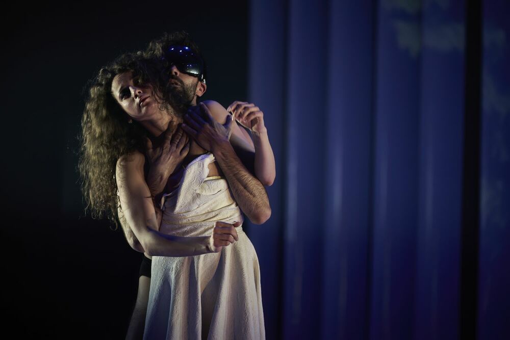 FrenÁk Company: CrAzy_RunnErs / Parad_Is_E – premiere at National Dance Theatre Valuska Gábor / Müpa