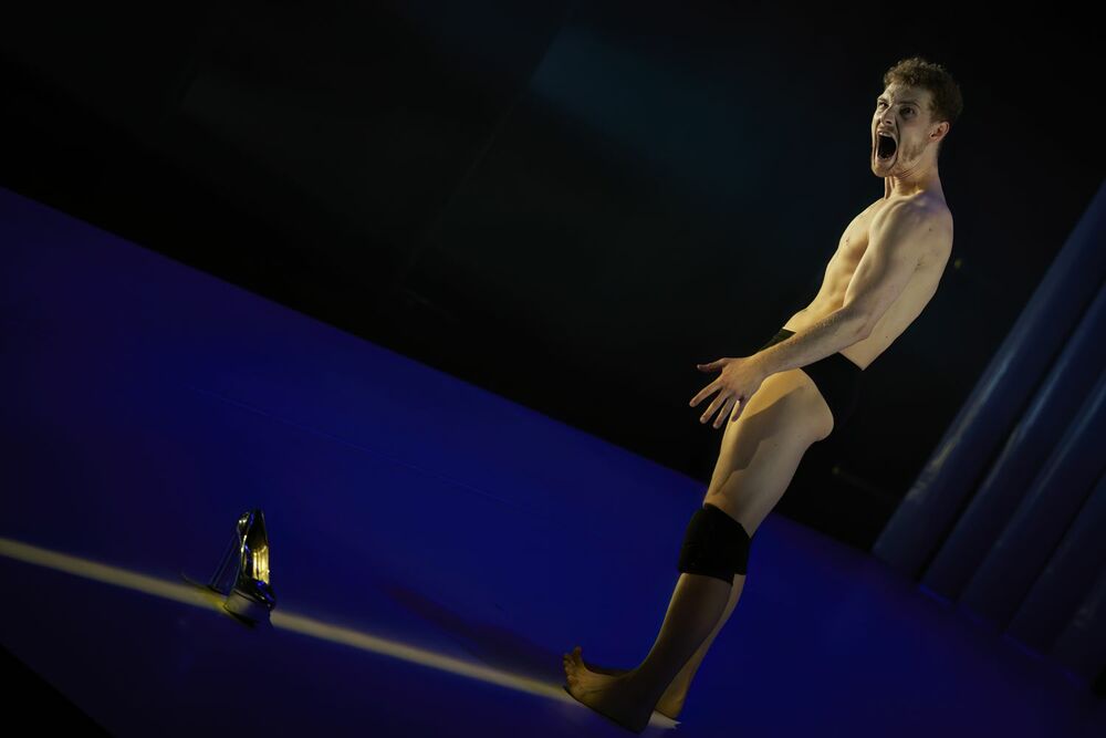 FrenÁk Company: CrAzy_RunnErs / Parad_Is_E – premiere at National Dance Theatre Valuska Gábor / Müpa