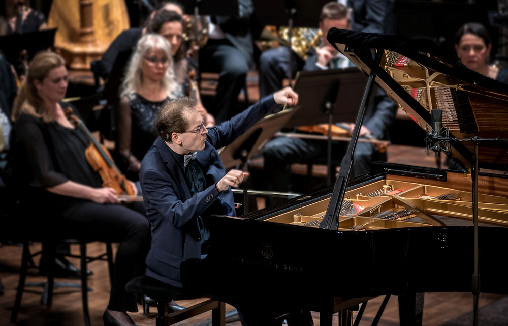 Dénes Várjon and the Concerto Budapest • 2.1 at Liszt Academy Felvégi Andrea / Müpa