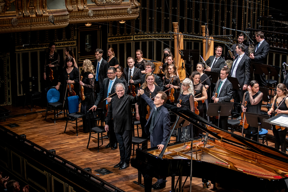 Dénes Várjon and the Concerto Budapest • 2.1 at Liszt Academy Felvégi Andrea / Müpa