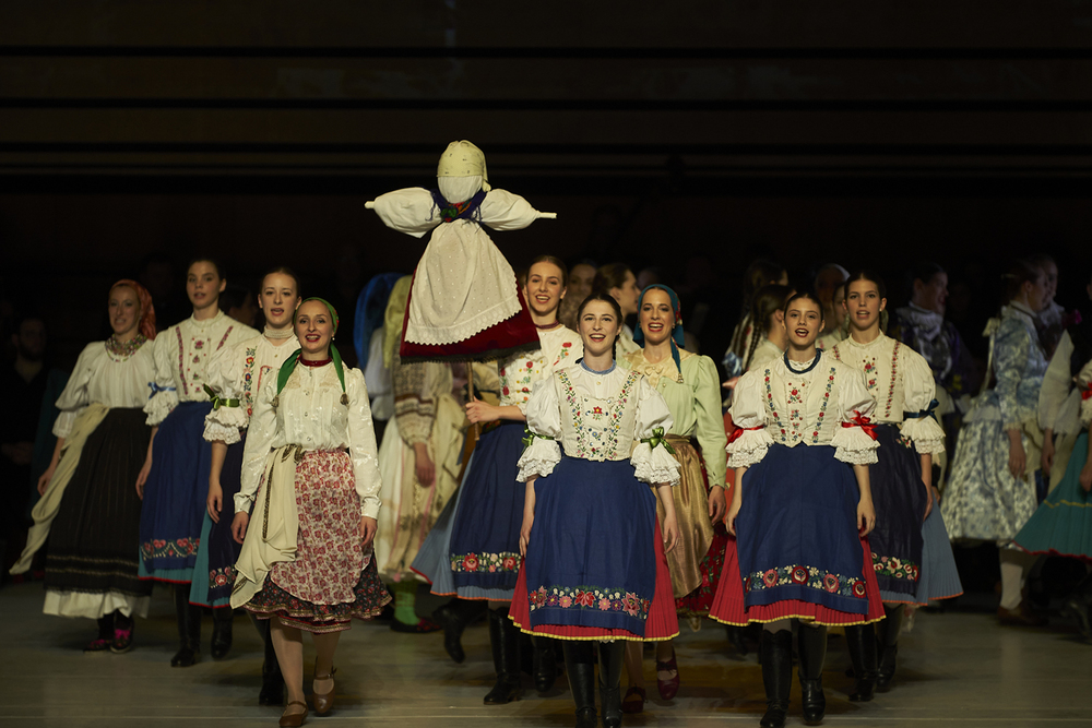 Hungarian State Folk Ensemble: His Cross Blossomed at Müpa Budapest Valuska Gábor / Müpa