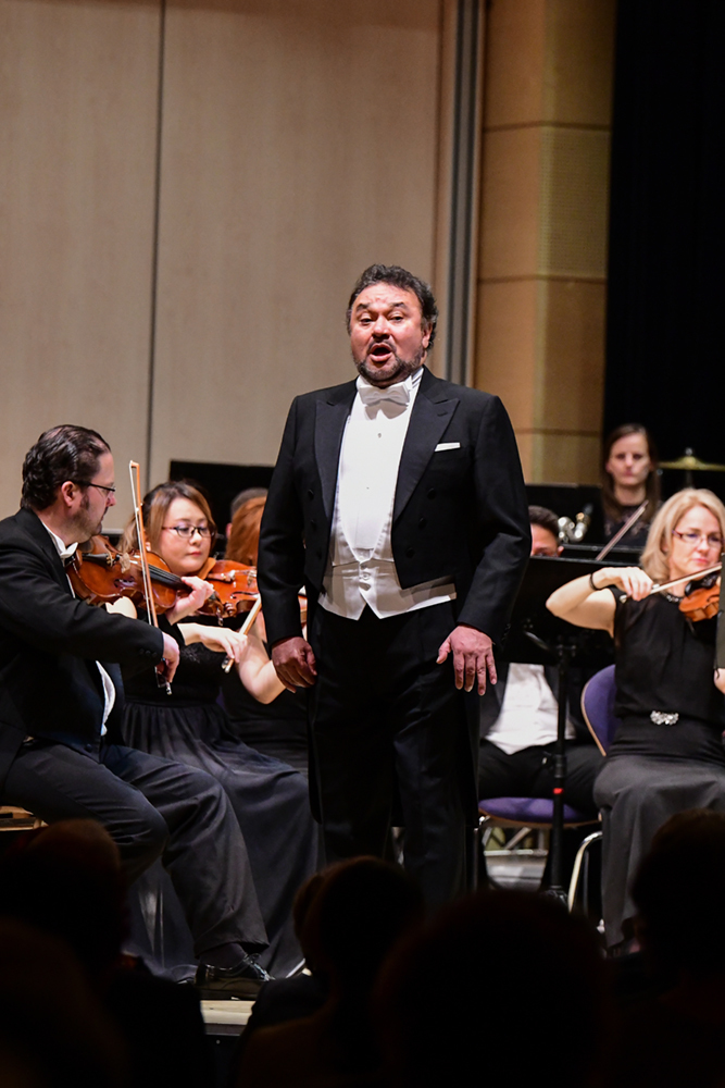 Ramón Vargas and the Győr Philharmonic Orchestra at Kölcsey Centre Debrecen Papp László