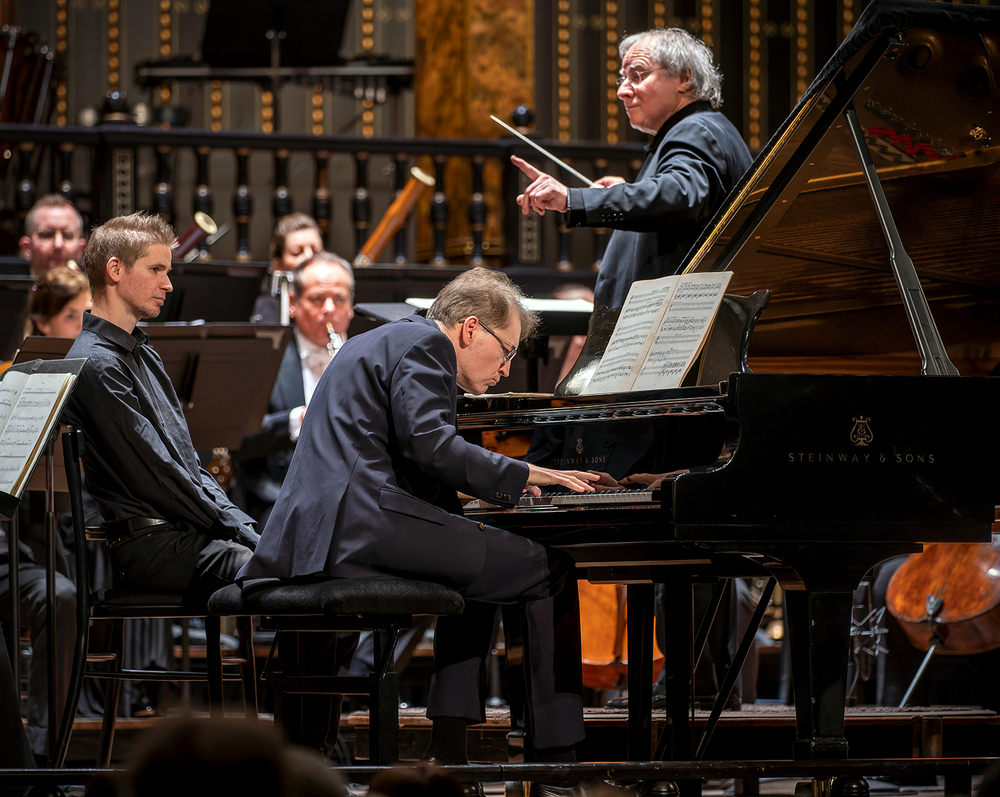 Dénes Várjon and the Concerto Budapest at Liszt Academy Felvégi Andrea / Müpa