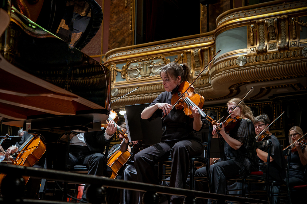 Dénes Várjon and the Concerto Budapest at Liszt Academy Felvégi Andrea / Müpa