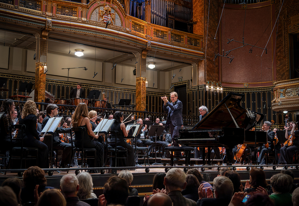 Dénes Várjon and the Concerto Budapest at Liszt Academy Felvégi Andrea / Müpa